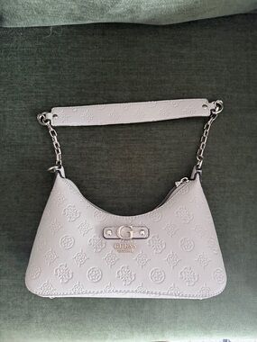 GUESS White Embossed Logo Chain-Trim Shoulder Bag